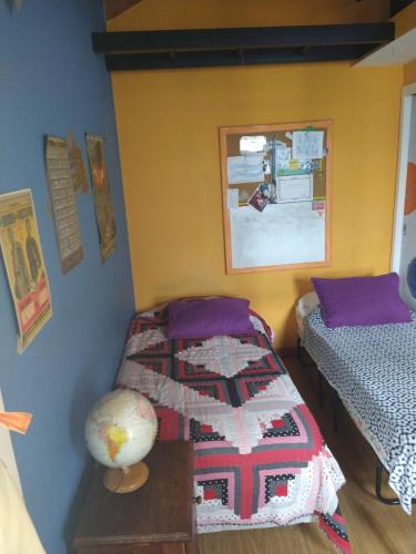 2 twin beds