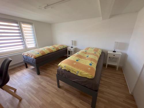2 twin beds