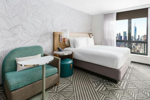 Studio King Room with City View image 3