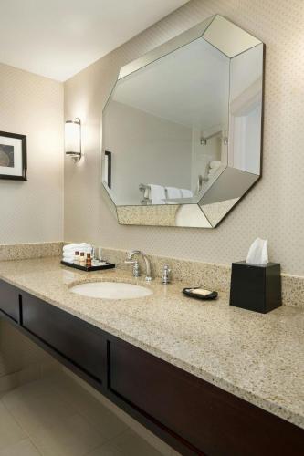 Sheraton Charlotte Airport - image 13