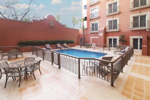 630103103 Holiday Inn Express Monterrey Galerias-San Jeronimo by IHG
