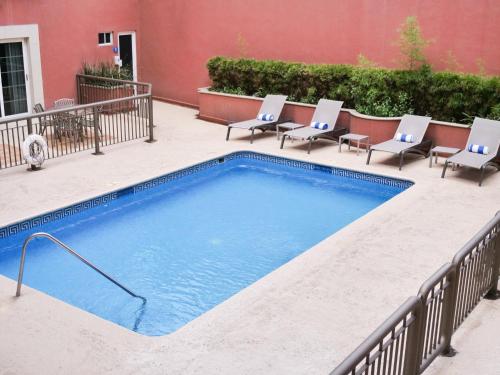 630103132 Holiday Inn Express Monterrey Galerias-San Jeronimo by IHG