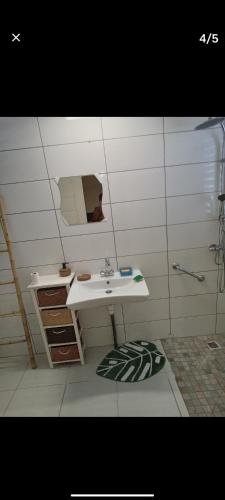 Bathroom, Kolibri kaz maison creole in Les Abymes