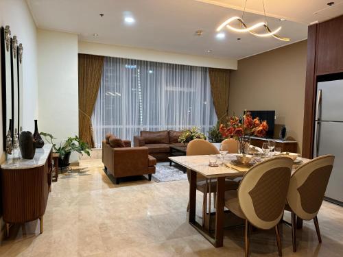 Two Bedrooms, Two Bathrooms, Fully Furnished, Executive Apartment, Jakarta (photo 9)