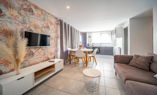 Harmonie Apartments - Pool & Free Parking, 5 min A6 & Chalon sur Saone - Chamilly
