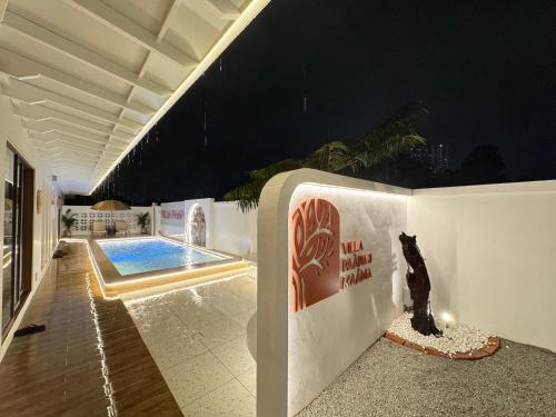 Balcony/terrace, Villa Paapa & Maama Luxurious Private Pool in Stulang Bahru
