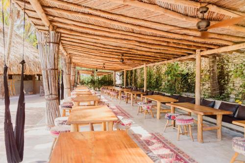 Restaurant, Eteka Slow Beach Hotel in Tierra Bomba