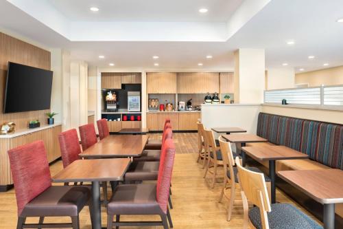 TownePlace Suites by Marriott Milwaukee Grafton - image 12