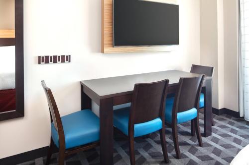 TownePlace Suites by Marriott San Diego Downtown - image 10