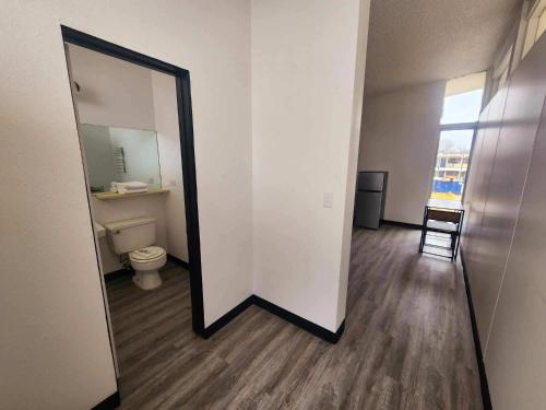 Ambassy Motel - image 9