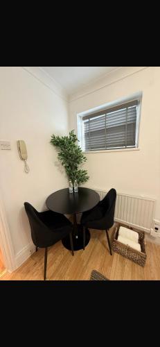 Lovely Studio Afc, London (photo 2)