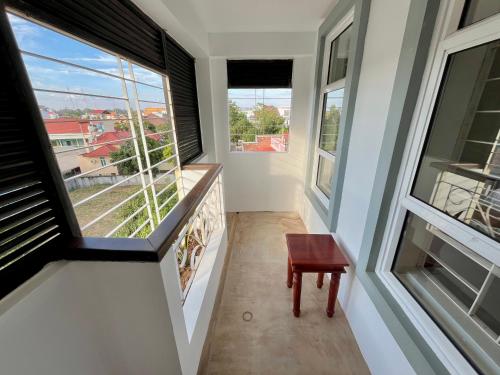Studio with Balcony image 10