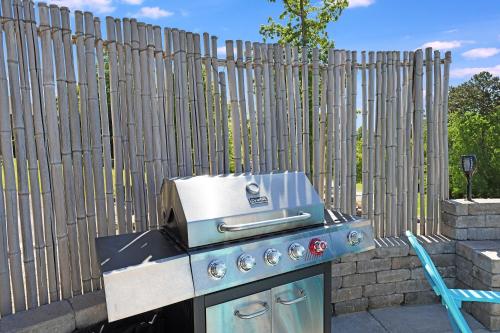 H2Oasis Incredible Pool Retreat With Mountains Views!