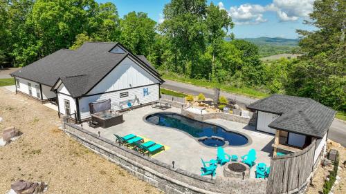 H2Oasis Incredible Pool Retreat With Mountains Views!