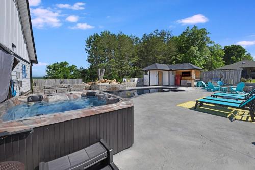 H2Oasis Incredible Pool Retreat With Mountains Views!