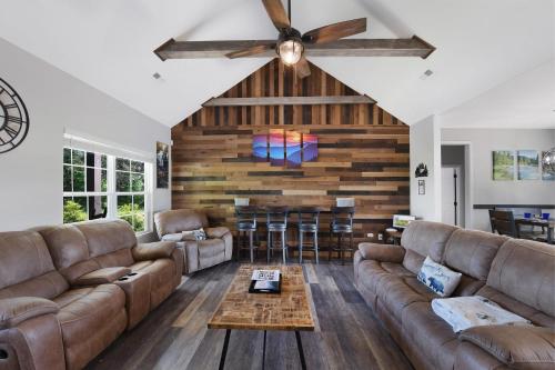 H2Oasis Incredible Pool Retreat With Mountains Views!