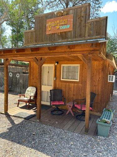 المنظر الخارجي, Moore's Old Pine Inn in Monroe