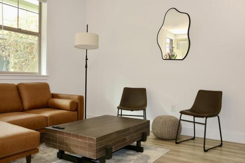 . Emerald Oasis Cozy Living with Pet Park