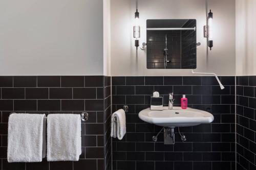 Moxy Frankfurt Airport Kelsterbach - image 9