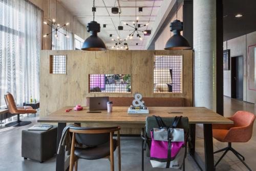 Moxy Frankfurt Airport Kelsterbach - image 7