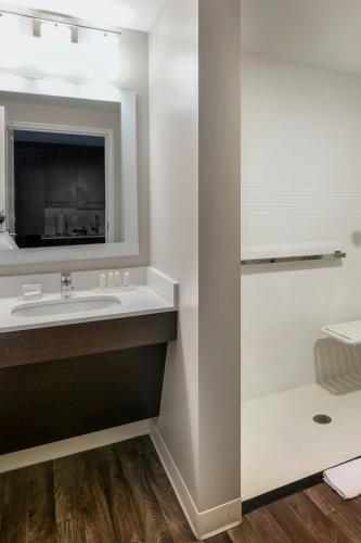 TownePlace Suites by Marriott Milwaukee Oak Creek - image 6