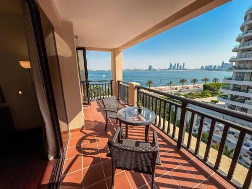 Waterfront 2BR Apartment with Sea Views, Dubai (photo 2)