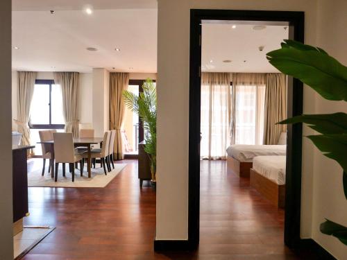 Waterfront 2BR Apartment with Sea Views, Dubai (photo 5)