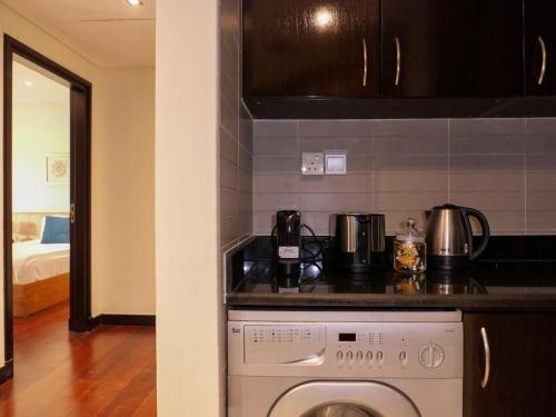 Waterfront 2BR Apartment with Sea Views, Dubai (photo 7)