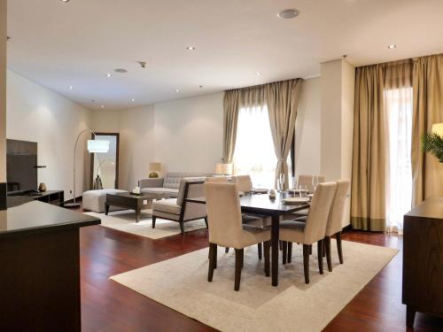 Waterfront 2BR Apartment with Sea Views, Dubai (photo 9)