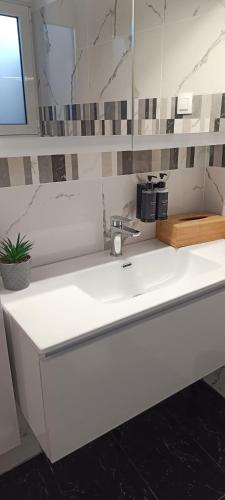 Eternal Acropolis Suites - image 12