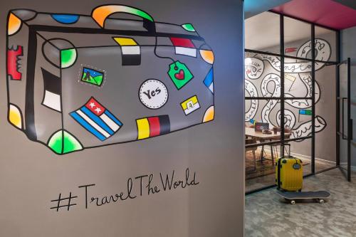 Moxy Bucharest Old Town - image 10