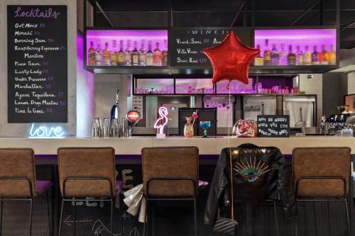 Moxy Bucharest Old Town - image 4