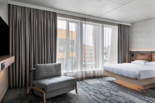 1 queen bed, 1 sofa bed