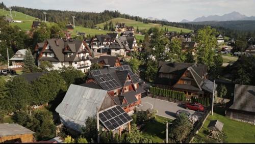 Gościniec U Ani - pod wieżą widokową Sky Walk, nieopodal szlaków na Polane Rusinową , Gęsią Szyje, Polane Zgorzelisko , Tarasówke i Palenice