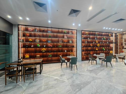 Lobi, Royal International Hotel & Mall in Georgetown