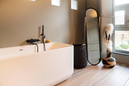Waterfront vacation home in Sint-Amands