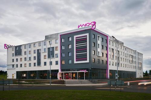 Moxy Edinburgh Airport - image 3