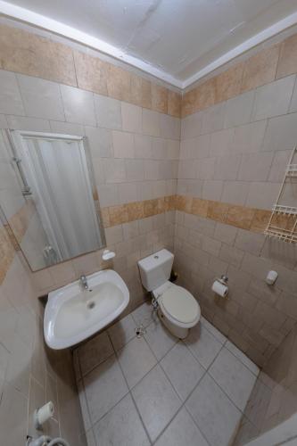 Check and Home - Avellaneda II - 3 Huéspedes en Zona Güemes con Vista al Frente