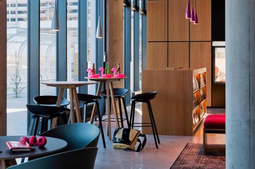 MOXY Vienna Airport - image 8
