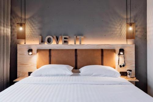 Moxy Duesseldorf South - image 14