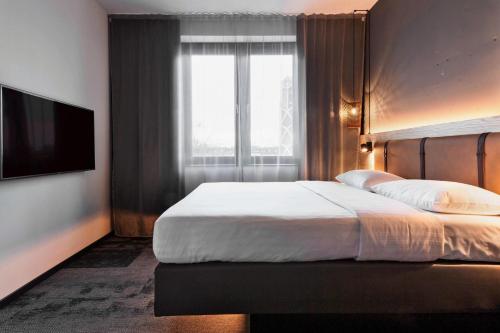 Moxy Duesseldorf South - main image