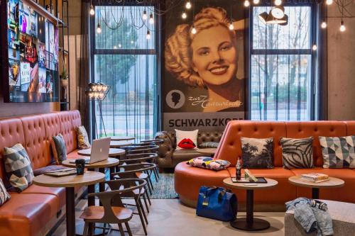 Moxy Duesseldorf South - image 5