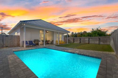 Laid-Back - Private Pool, 4 Min Walk to Beach, Close to 30A, FREE Daily Activities