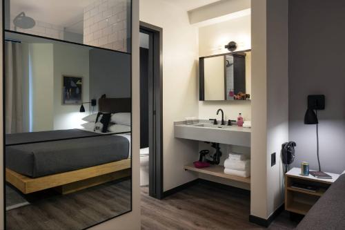 MOXY Memphis Downtown MOXY Memphis Downtown