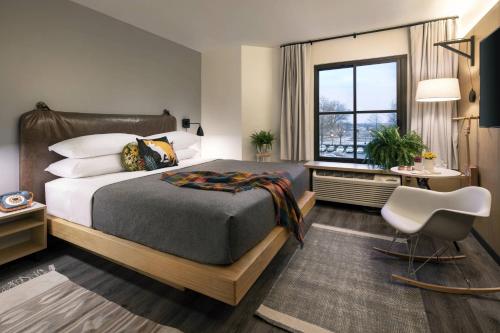 MOXY Memphis Downtown - image 12