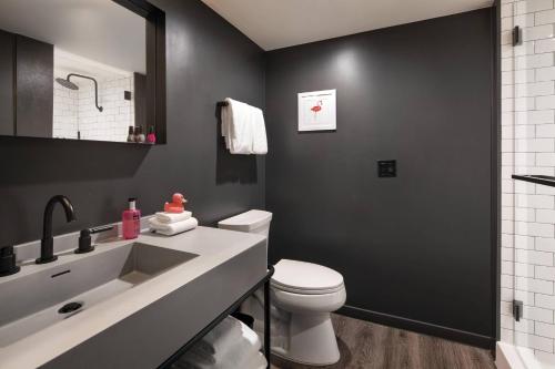 MOXY Memphis Downtown MOXY Memphis Downtown