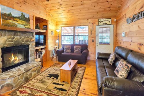 Riverfront Cabin with Hot Tub and Mountain Views! in Hood, USA