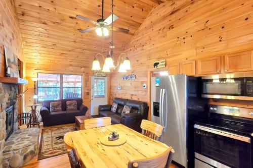 Riverfront Cabin with Hot Tub and Mountain Views! in Hood, USA