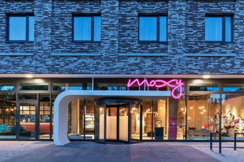 Moxy Hamburg City - image 3