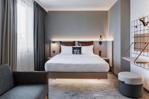 Moxy Hamburg City - image 6